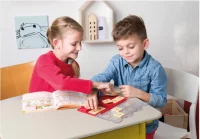 Foto von Kindern, die mit LÜK spielen