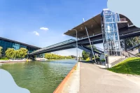 Bild von der Brücke, die zur Autostadt führt